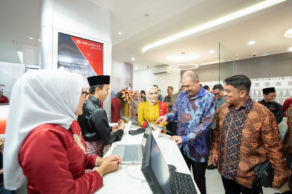 Foto 2_CIMB Niaga Syariah Hadirkan Syariah Digital Branch Pertama di Pulau Jawa