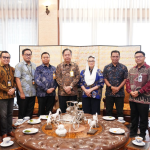 Dirut Bank Mandiri Taspen Serahkan Langsung Santunan kepada Ahli Waris Almarhum Rahmad Gobel