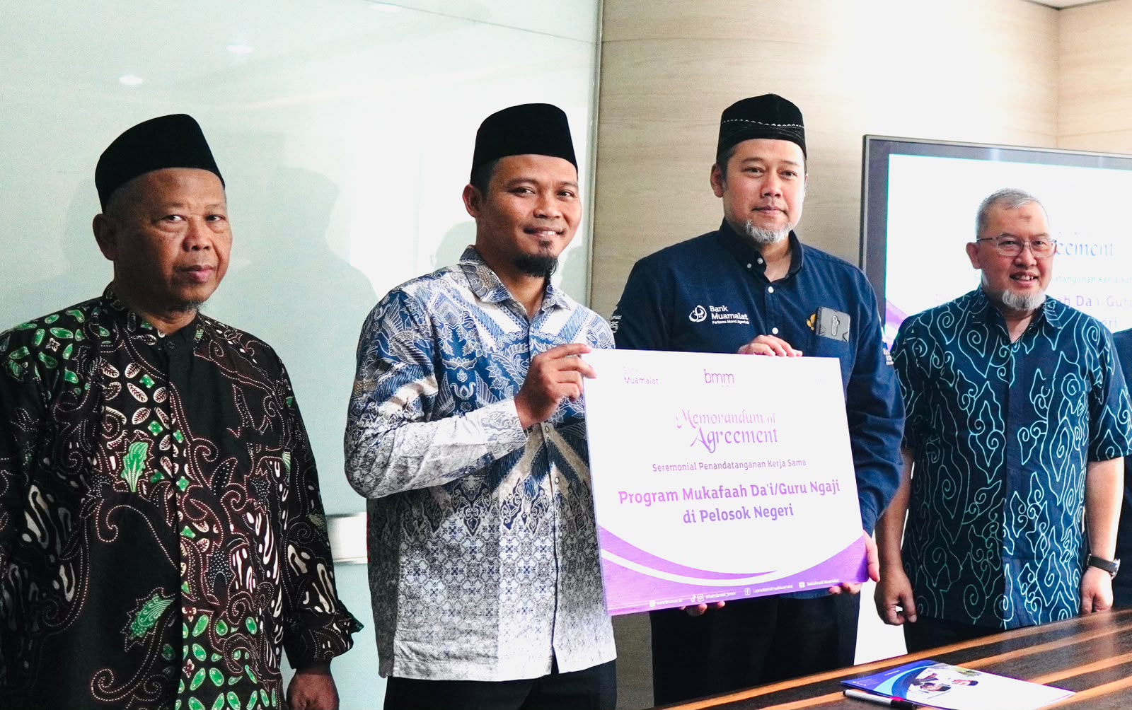 PT Bank Muamalat Indonesia Tbk Bareng LAZNAS BMM dan LAZNAS Dewan Dakwah Islamiyah Indonesia Luncurkan Program Mukafaah Dai dan Guru Ngaji di Pelosok Negeri